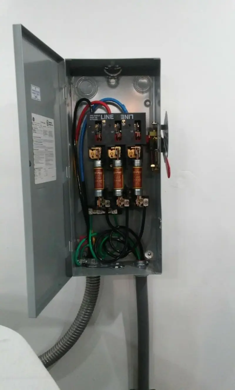 Three-phase disconnect switch installed for Smoke Detector Installation in Broussard